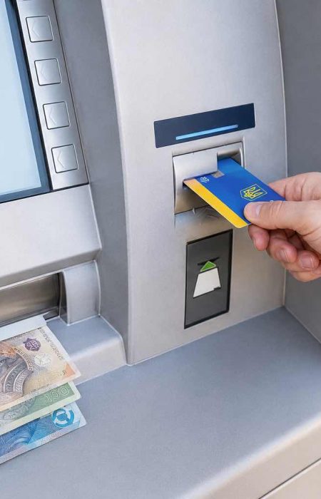 Как в Польше снять деньги с украинской карты: подробная инструкция и комиссии