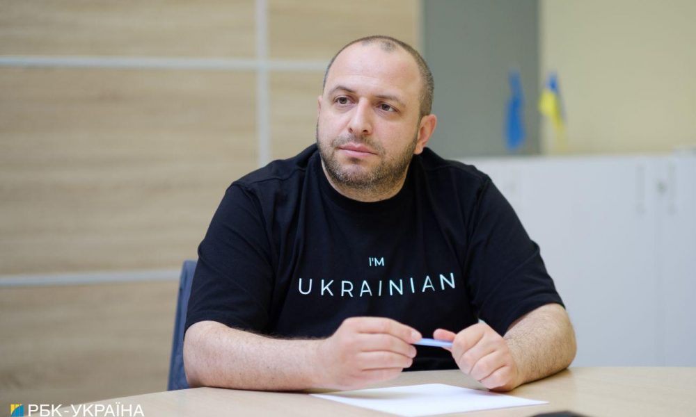Кто такой Рустем Умеров: путь от депутата и министра обороны до руководителя СВРУ
