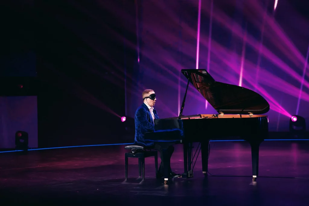 MAESTROPIANO получил «Золотую кнопку» на «Україна має талант»: кто такой пианист Алексей Беглецов