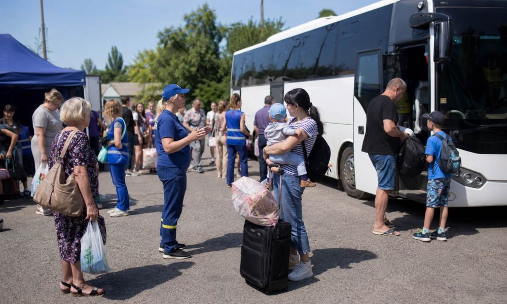 В Херсонской области расширили зону обязательной эвакуации: перечень населенных пунктов, порядок действий и телефоны волонтеров