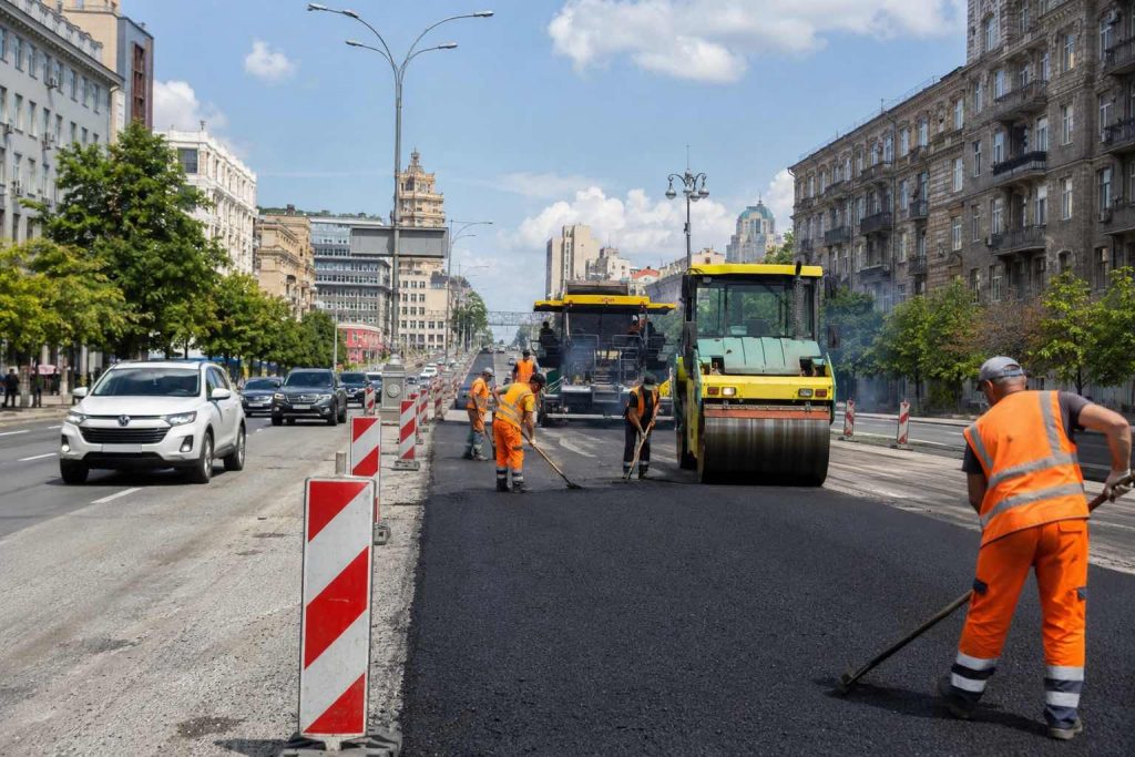 В Киеве перекрывают два популярных проспекта: где ограничили движение с 10 августа В Киеве перекрывают два популярных проспекта: где ограничили движение с 10 августа